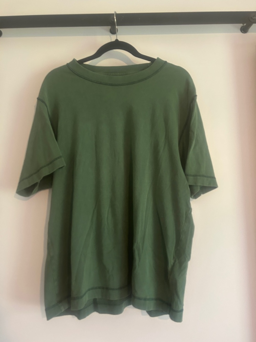 Ambercrombie Men’s Vintage Inspired Crewneck T‑Shirt in Green